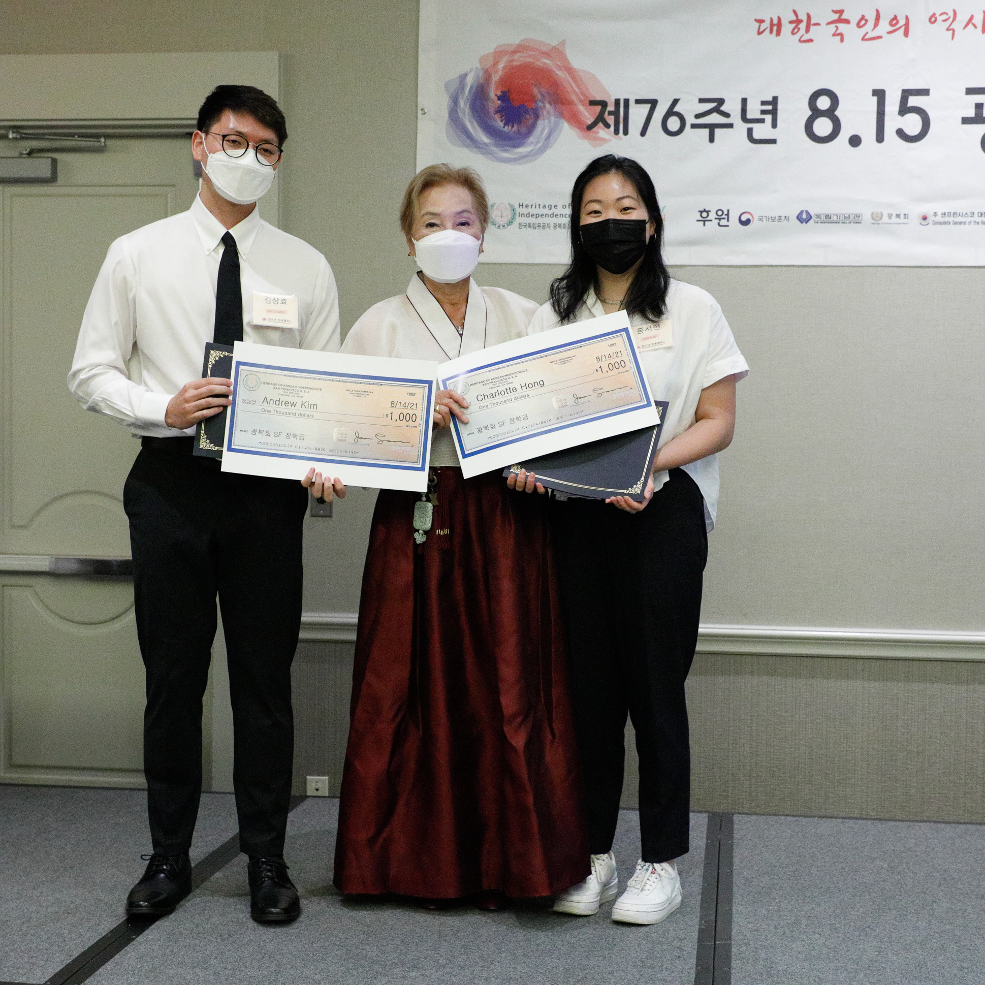 11 광복회 지회장 장학생-김상효-홍서현.jpg